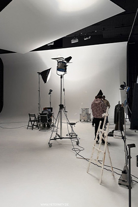 media productions 280 419_